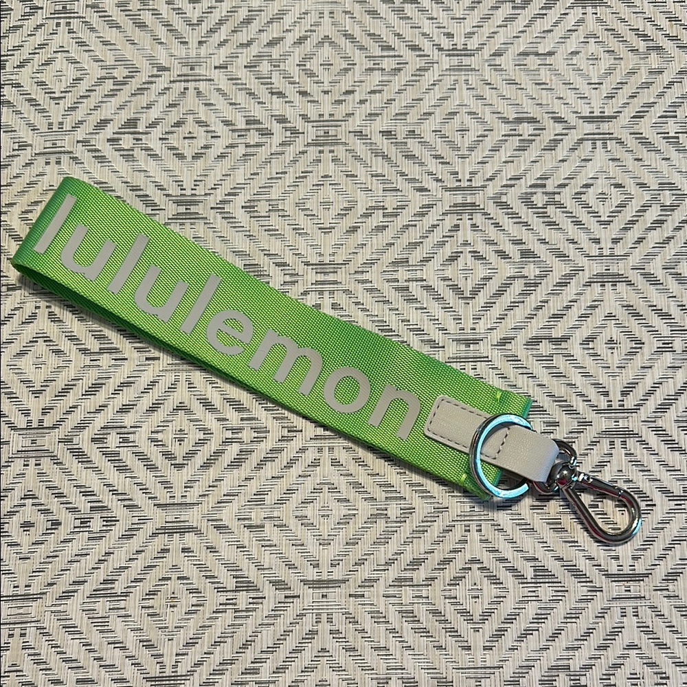 Lululemon Scream Green Never Lost Keychain